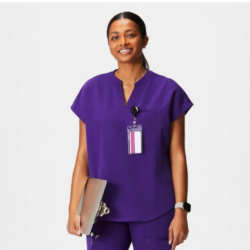 Fabletics evolve scrub top!